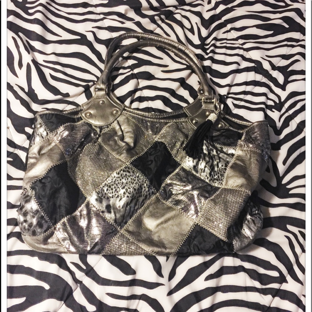 Chateau Purse + Keychain